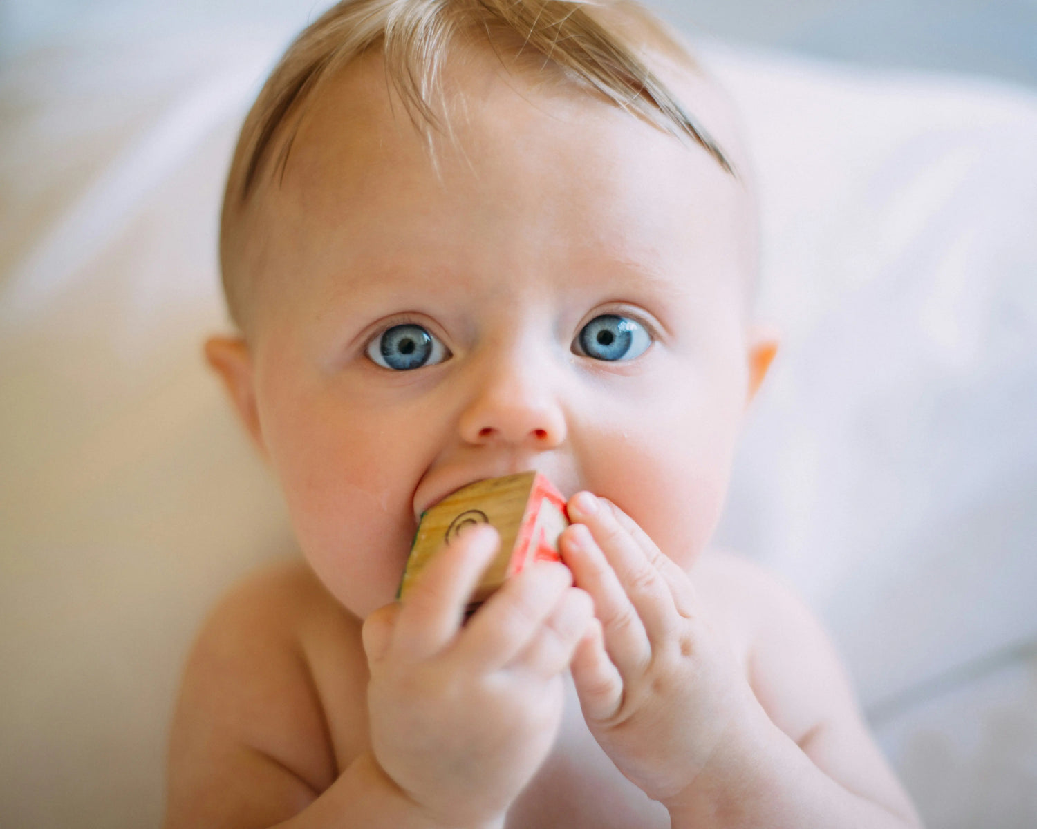 Jeux-Montessori-0-6-Mois-Guide-Complet-pour-Bébés Mon Jouet Montessori