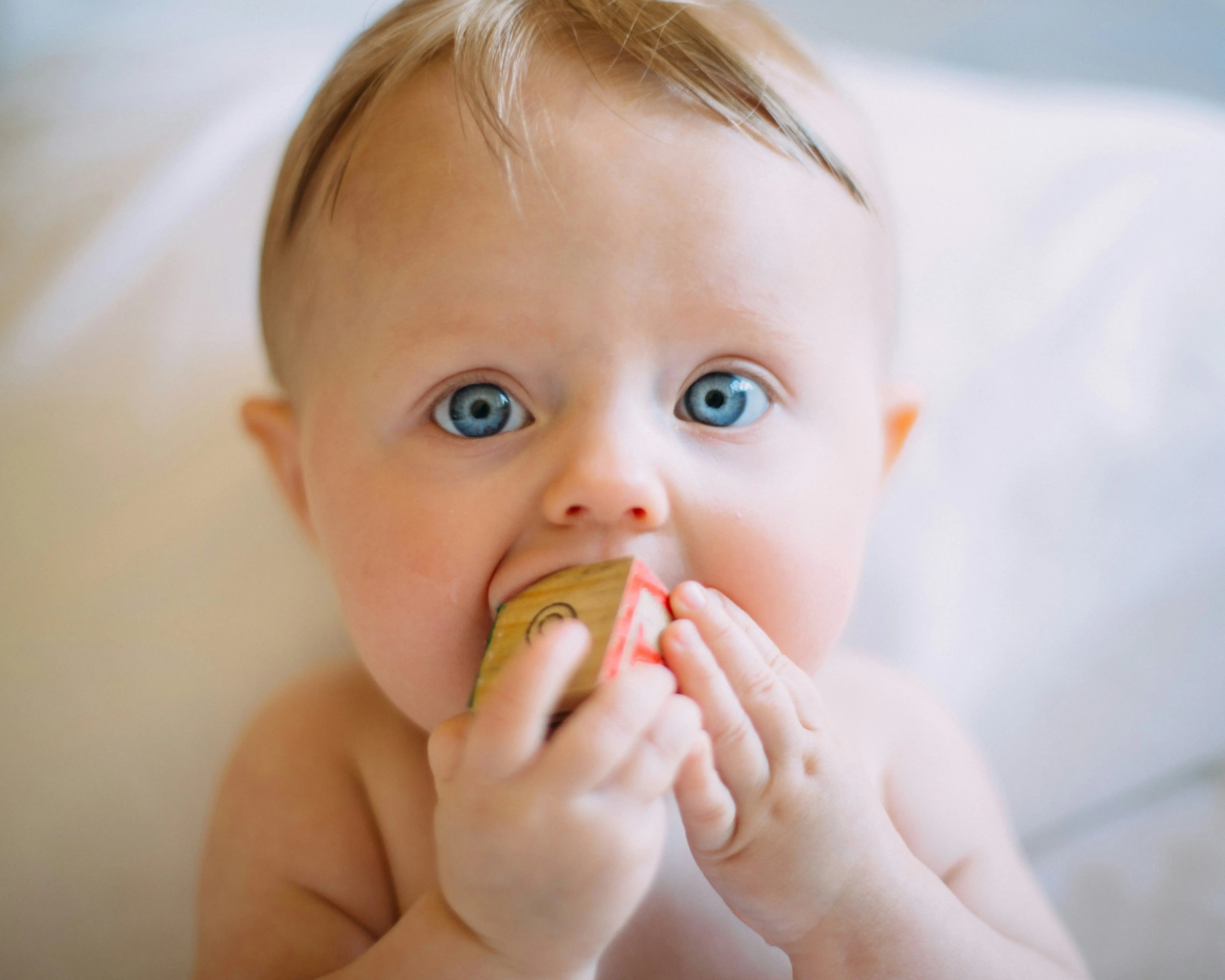 Jeux-Montessori-0-6-Mois-Guide-Complet-pour-Bébés Mon Jouet Montessori