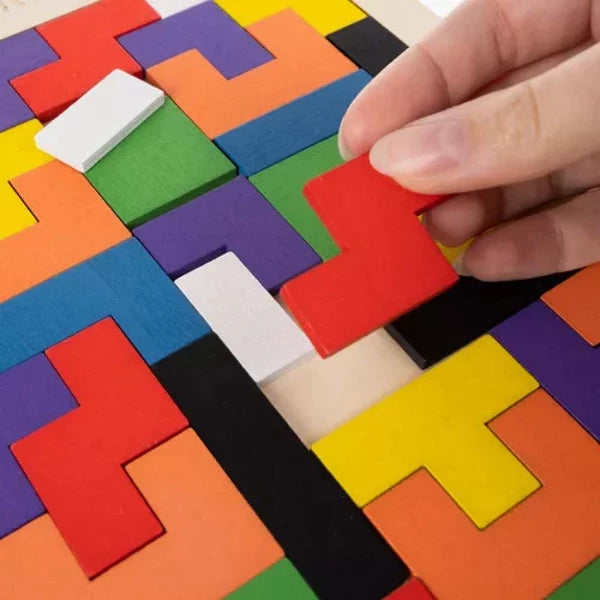 Tangram Montessori en bois pour développer la réflexion
